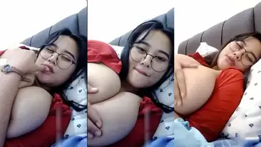 Acha Tobrut Baju Merah Goyang Ranjang Hot 2026